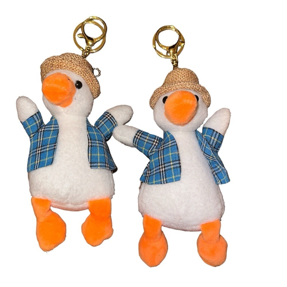 NWT Yellow Duck Red Shirt Keychain - Picture 3 of 4
